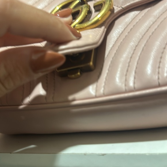 Pending Sandy’s 🩷 leather Gucci marmont mini crossbody - Picture 7 of 12